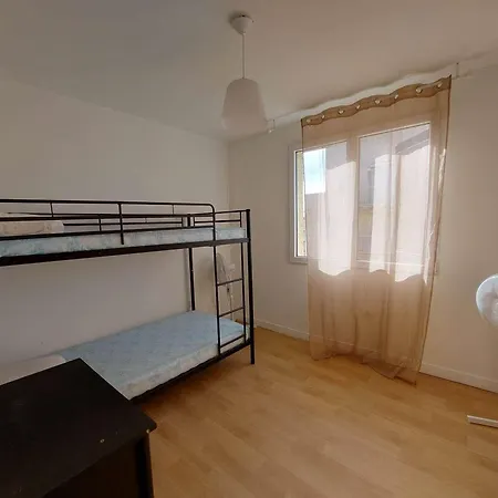 Apartment 4 Pieces A Plage, Proche De La Mer, Avec Parking Et Equipements Complets - Fr-1-326-799