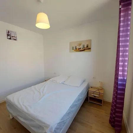 4 Pieces A Plage, Proche De La Mer, Avec Parking Et Equipements Complets - Fr-1-326-799 *