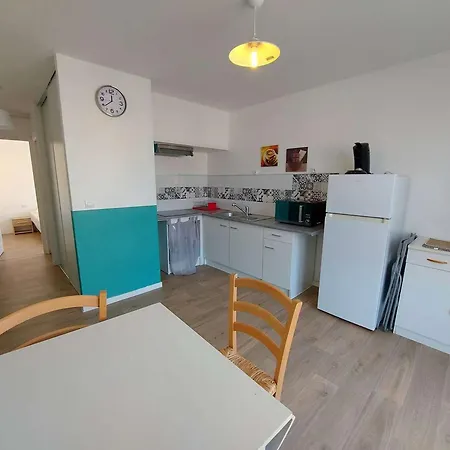 Apartment 4 Pieces A Plage, Proche De La Mer, Avec Parking Et Equipements Complets - Fr-1-326-799